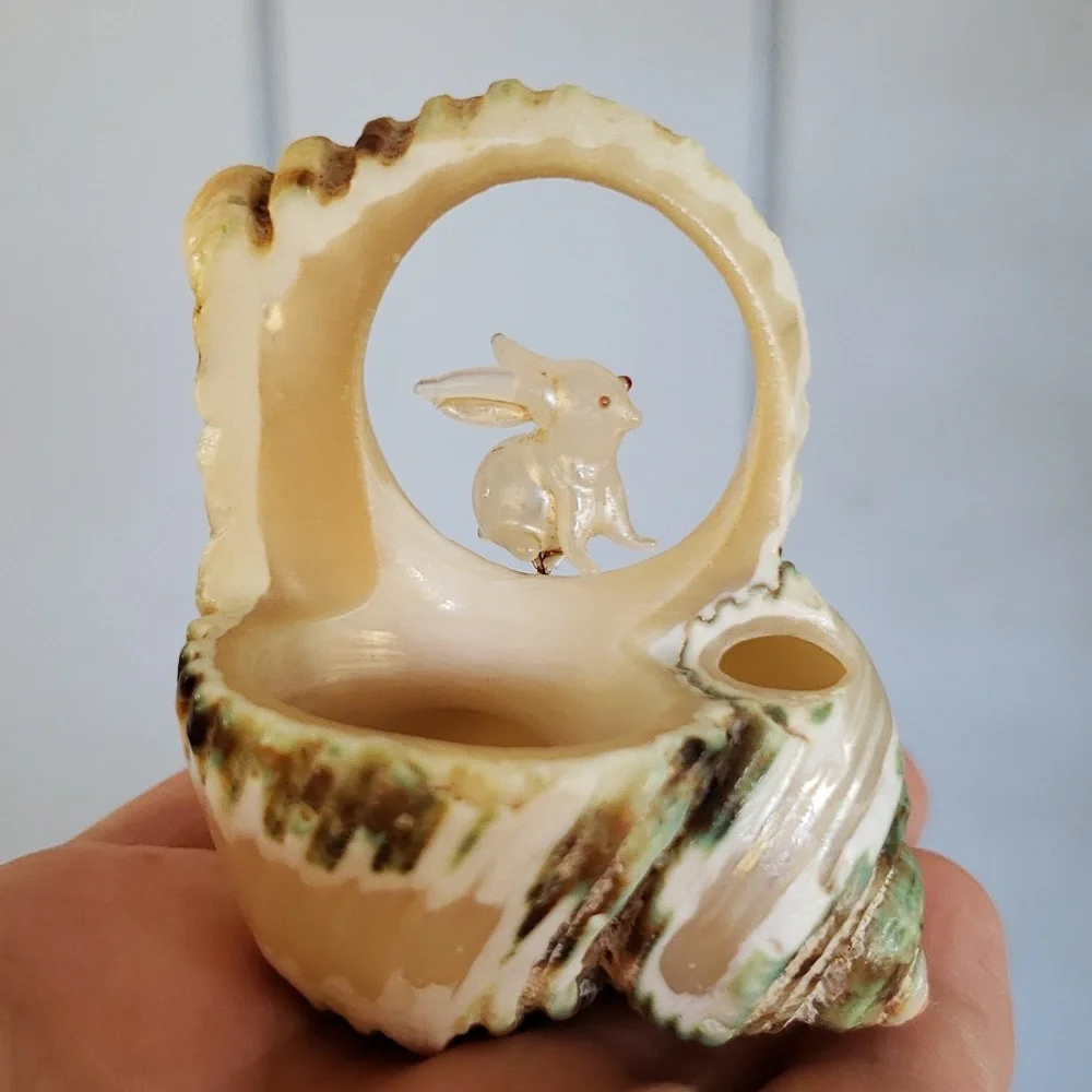 Carved Seashell with Rabbit - Picture 7 of 15
